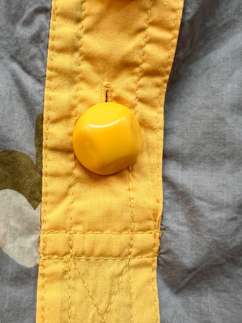 Marc by Marc Jacobs Women's Tank top. Gray/Yellow Acorn Hearts. Button-Up. Size6 - Picture 13 of 13